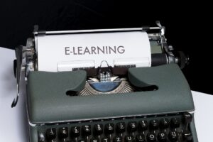 Výhody a nevýhody e-learningu pro firmy